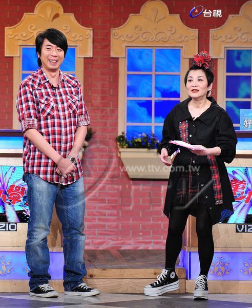 《百万小学堂》 梁赫群大方公开情定殷琦 小燕姐逼婚看明年?